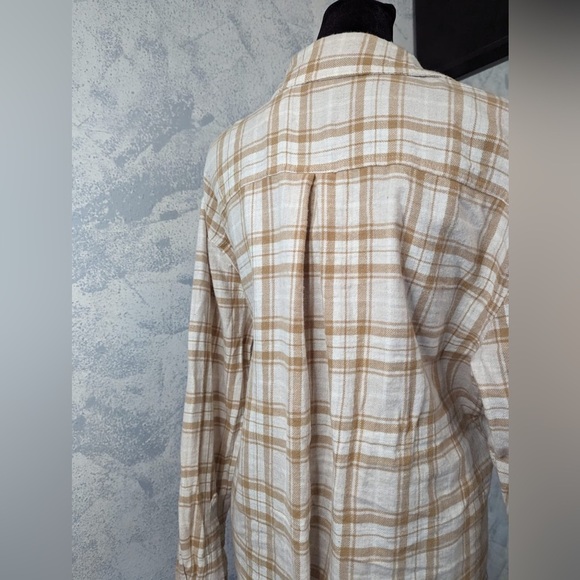 Old Navy Pleated Tan Long Sleeve Boyfriend Shirt size L - Picture 4 of 8